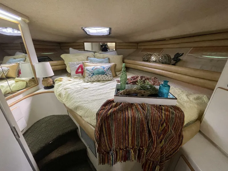 Slide: The Image of V Berth - 5109764