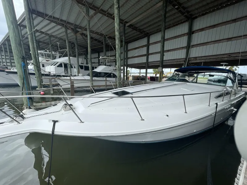 Slide: The Image of Sea Ray 400 Express Cruiser 1993 - 5110155