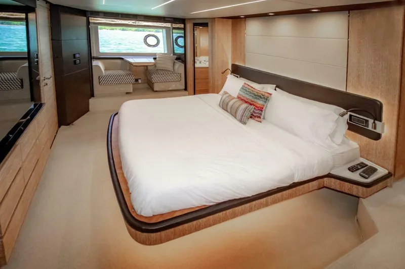 Slide: The Image of Azimut 72 FLY 2016 - 5110989
