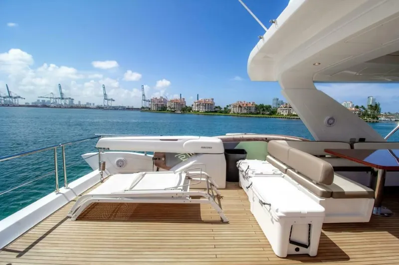 Slide: The Image of Azimut 72 FLY 2016 - 5110995