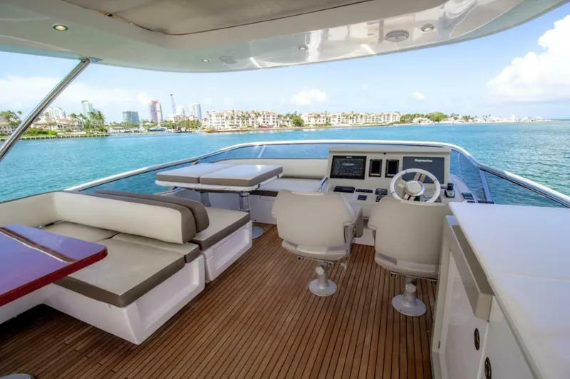 Slide: The Image of Azimut 72 FLY 2016 - 5110998