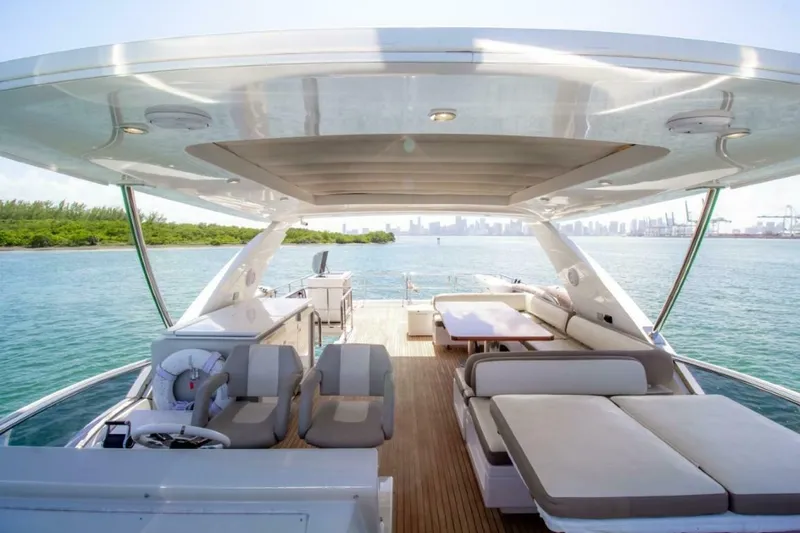 Slide: The Image of Azimut 72 FLY 2016 - 5110999