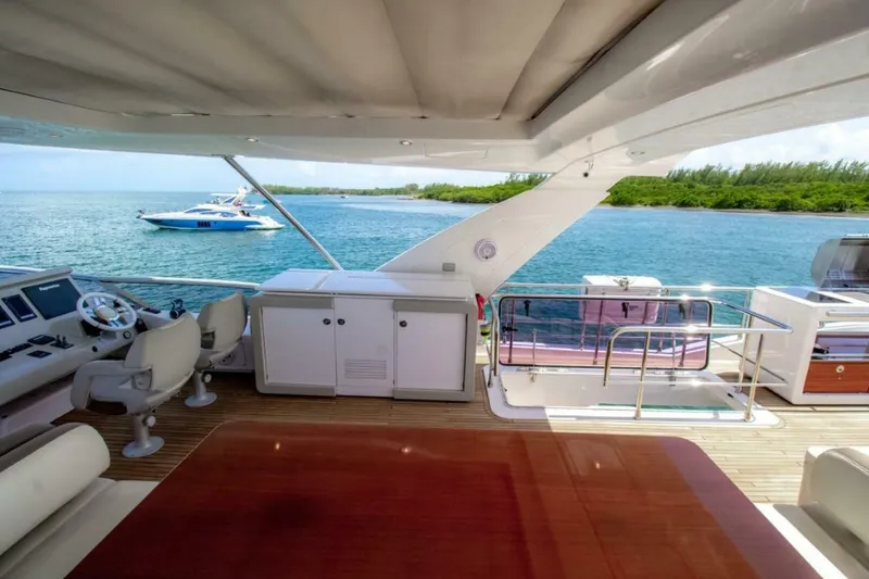 Slide: The Image of Azimut 72 FLY 2016 - 5111000