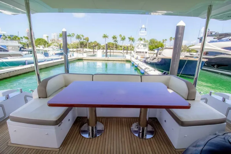 Slide: The Image of Azimut 72 FLY 2016 - 5111007