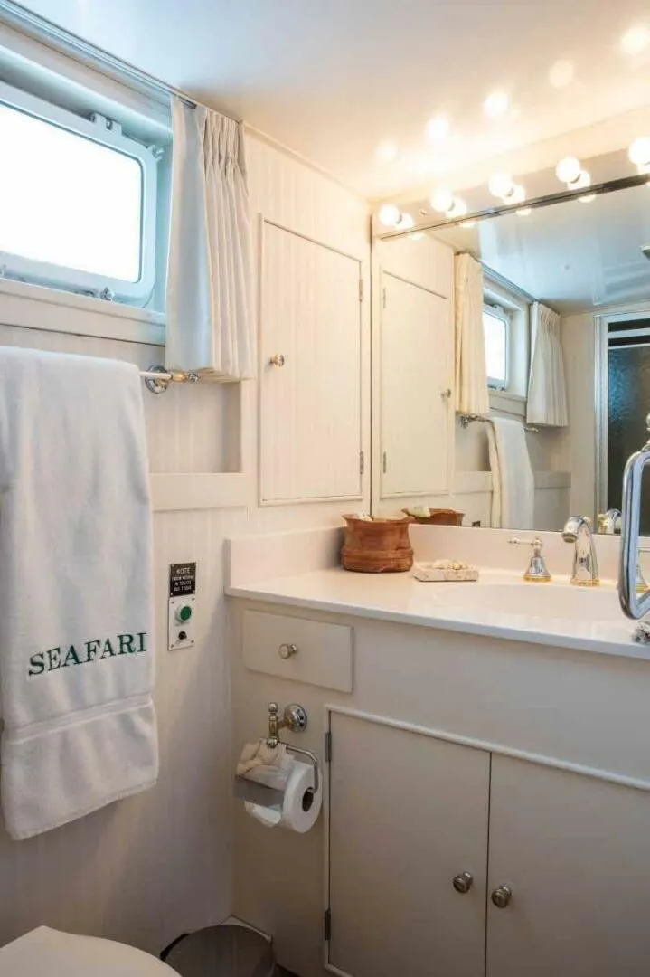 Slide: The Image of Burger Raised Pilothouse CPMY 1975 - 5324307