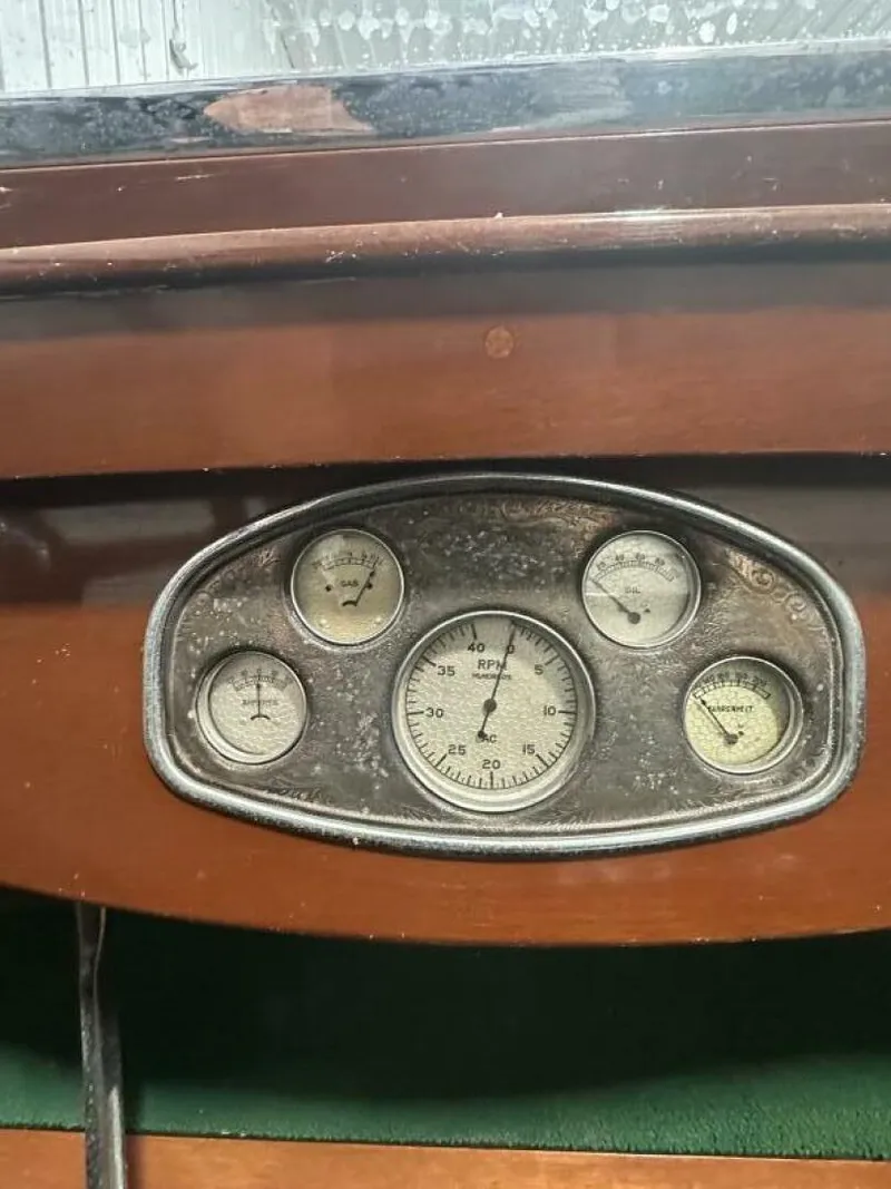 Slide: The Image of Chris-Craft Custom Runabout 1930 - 5112655