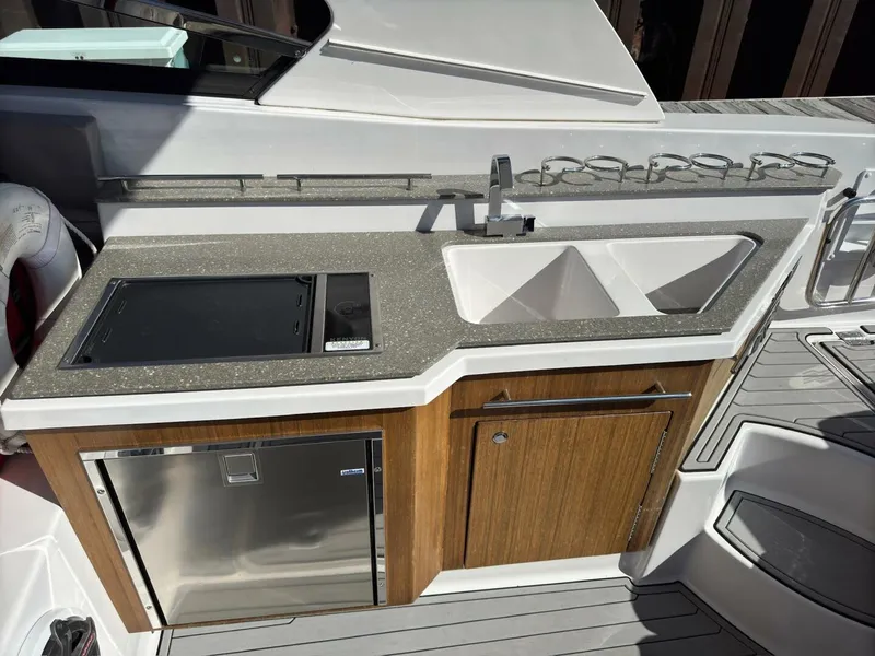 Slide: The Image of Four Winns H350 Bowrider 2019 - 5114305