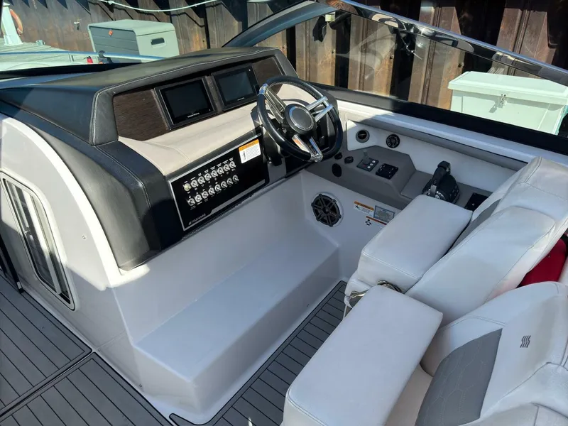 Slide: The Image of Four Winns H350 Bowrider 2019 - 5114315