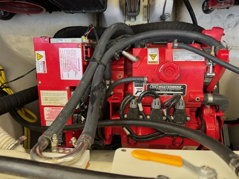Slide: The Image of Four Winns H350 Bowrider Engine - 5114347
