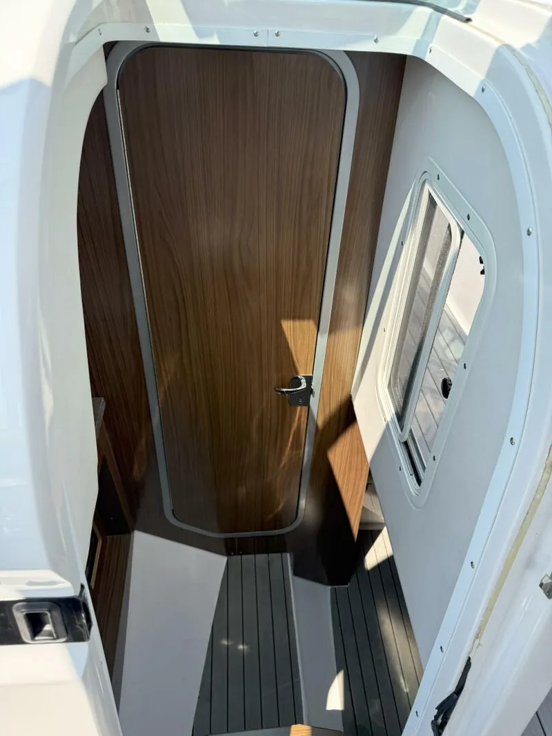 Slide: The Image of Four Winns H350 Bowrider Companionway - 5585753