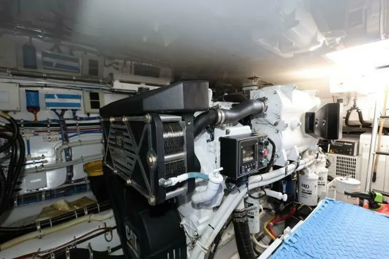 Slide: The Image of Hatteras 45 Express Sportfish 2018 - 5117086