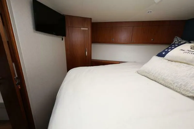 Slide: The Image of Hatteras 45 Express Sportfish 2018 - 5117054