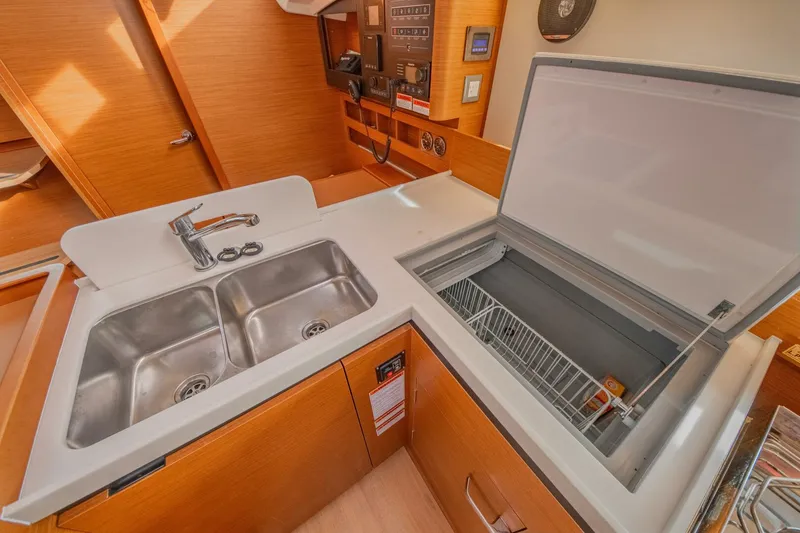 Slide: The Image of Jeanneau Sun Odyssey 410 2023 - 5912008