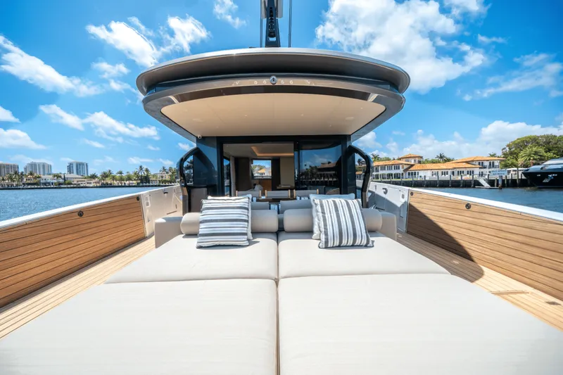 Slide: The Image of Azimut Seadeck 7 2025 - 5289432