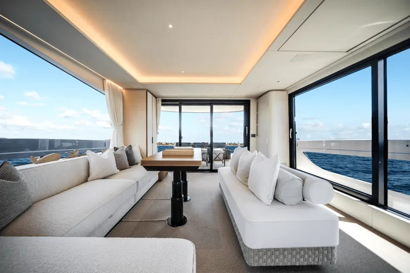 Slide: The Image of Azimut Seadeck 7 2025 - 5289394