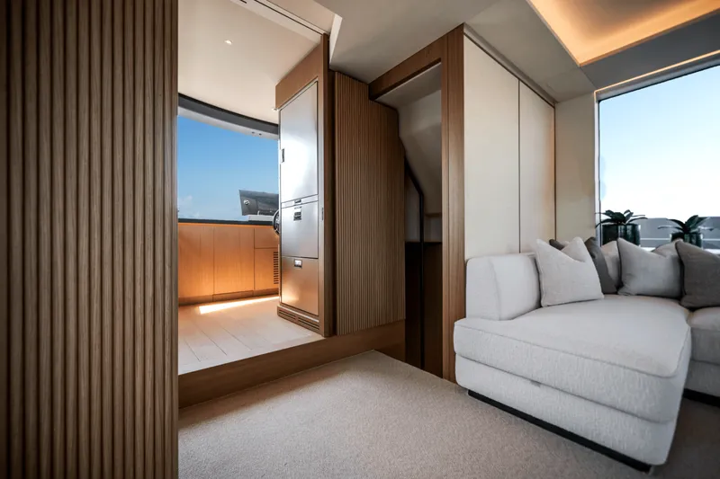 Slide: The Image of Azimut Seadeck 7 2025 - 5289399