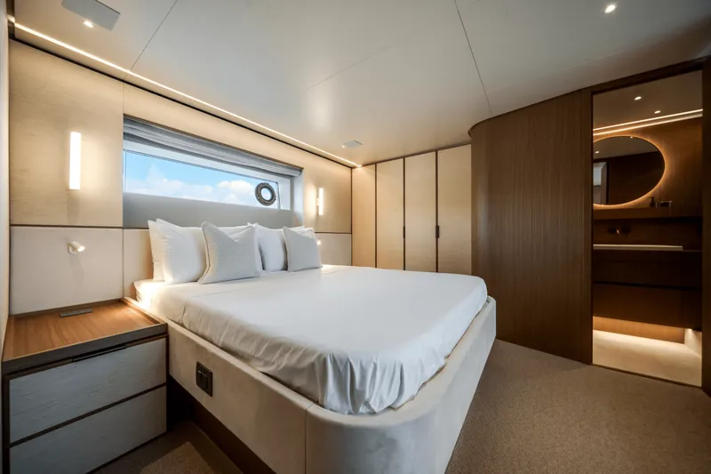 Slide: The Image of Azimut Seadeck 7 2025 - 5289400