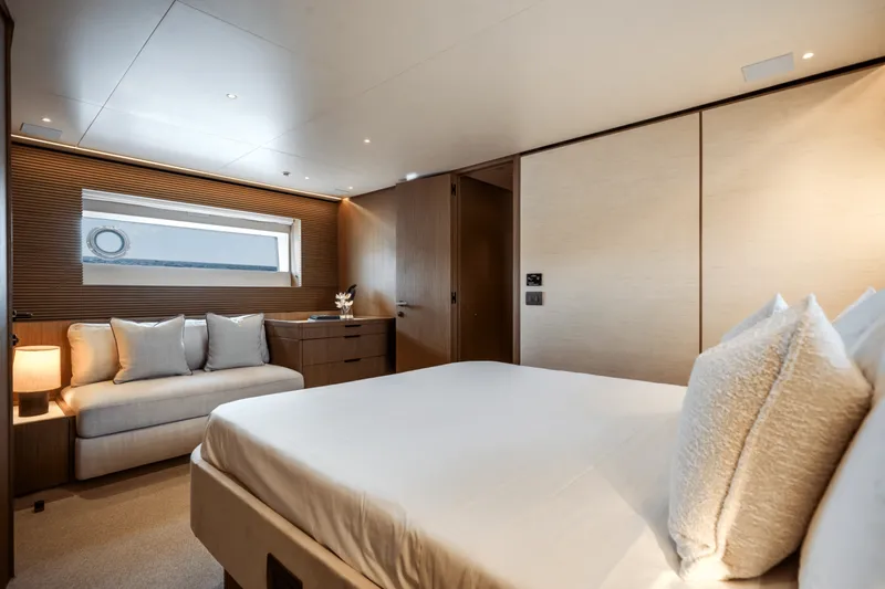 Slide: The Image of Azimut Seadeck 7 2025 - 5289403