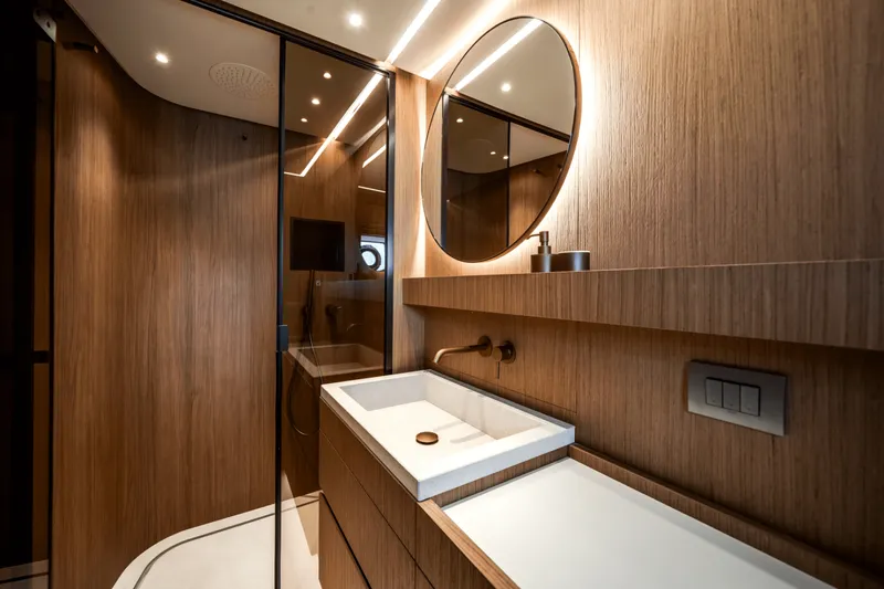 Slide: The Image of Azimut Seadeck 7 2025 - 5289407