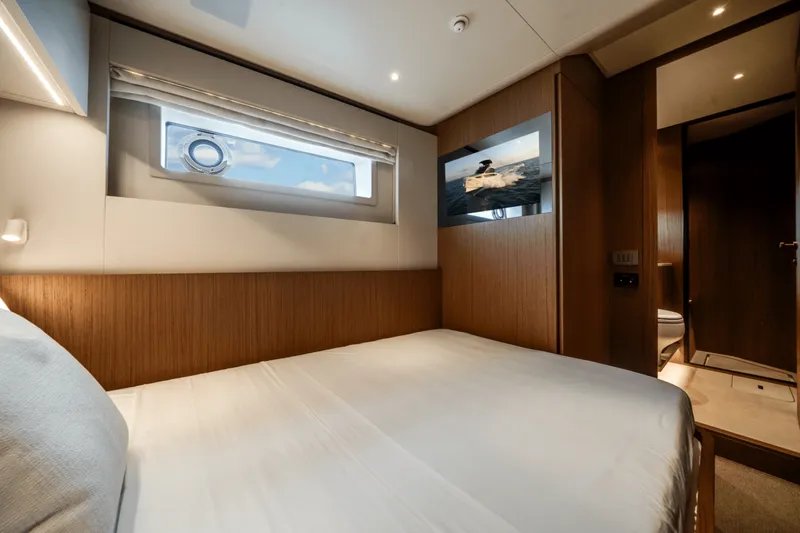 Slide: The Image of Azimut Seadeck 7 2025 - 5289418