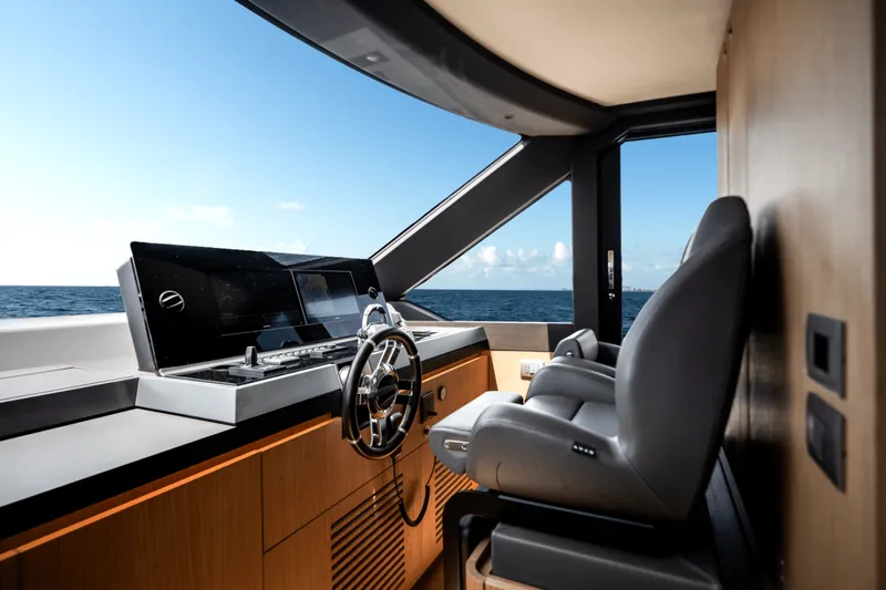 Slide: The Image of Azimut Seadeck 7 2025 - 5289423