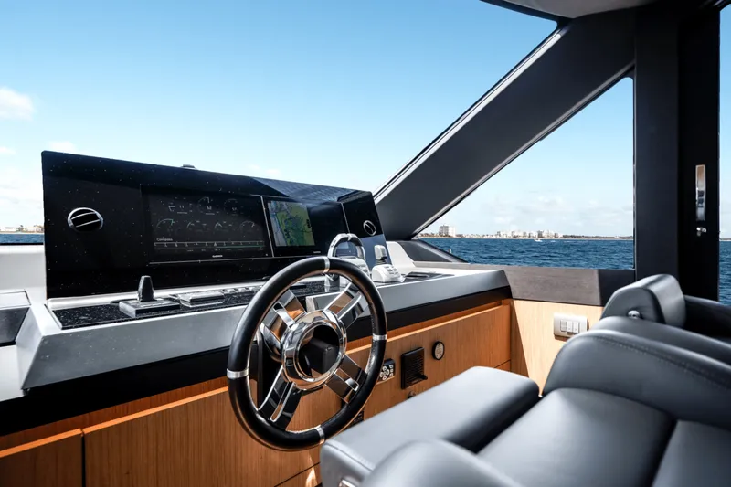 Slide: The Image of Azimut Seadeck 7 2025 - 5289425