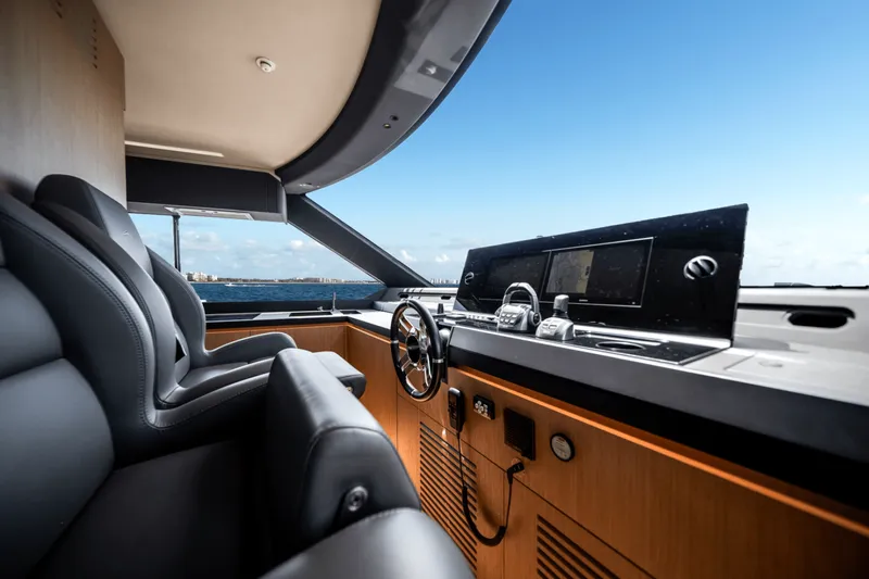 Slide: The Image of Azimut Seadeck 7 2025 - 5289426