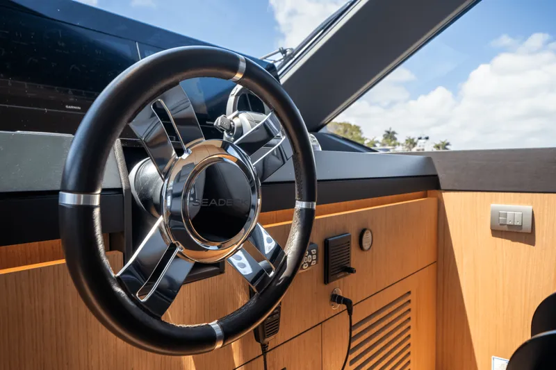 Slide: The Image of Azimut Seadeck 7 2025 - 5289436