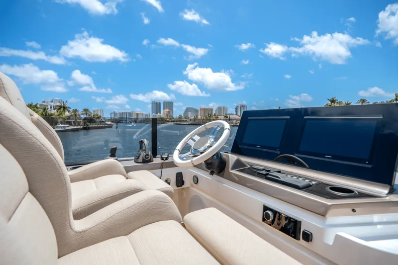 Slide: The Image of Azimut Seadeck 7 2025 - 5289442