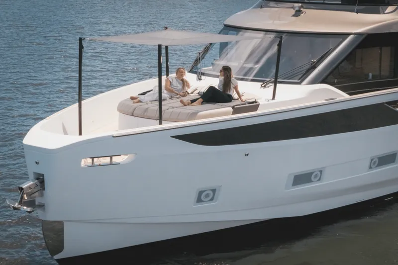 Slide: The Image of Azimut Seadeck 7 2025 - 5289382