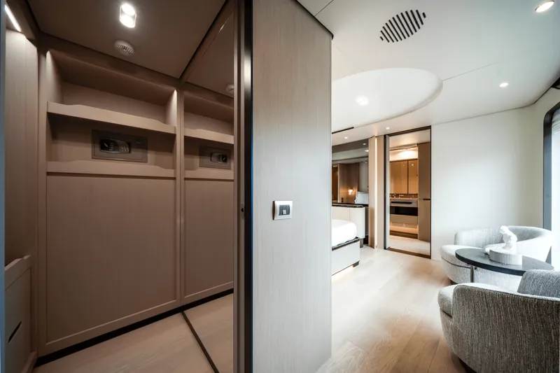 Slide: The Image of Azimut Grande 32M 2025 - 5273851