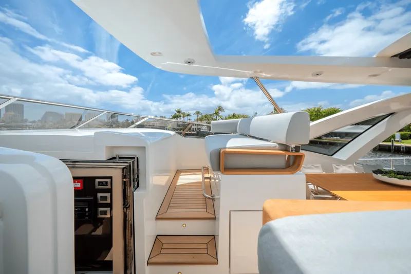 Slide: The Image of Azimut Grande 32M 2025 - 5273878