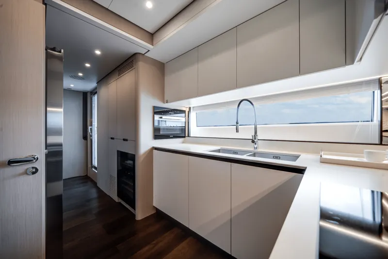 Slide: The Image of Azimut Grande 32M 2025 - 5273891