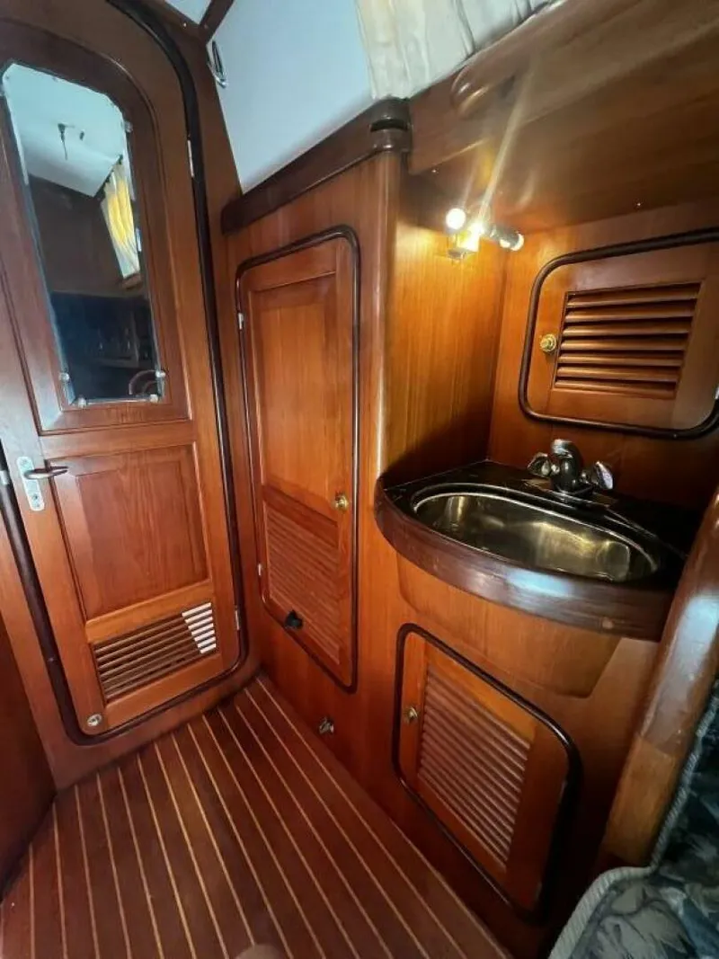 Slide: The Image of Passport 470 2000 - 5115439