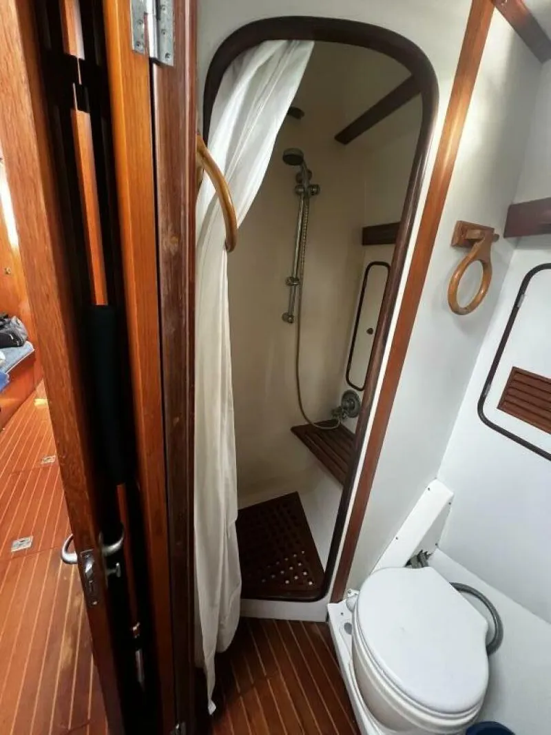 Slide: The Image of Passport 470 2000 - 5115440