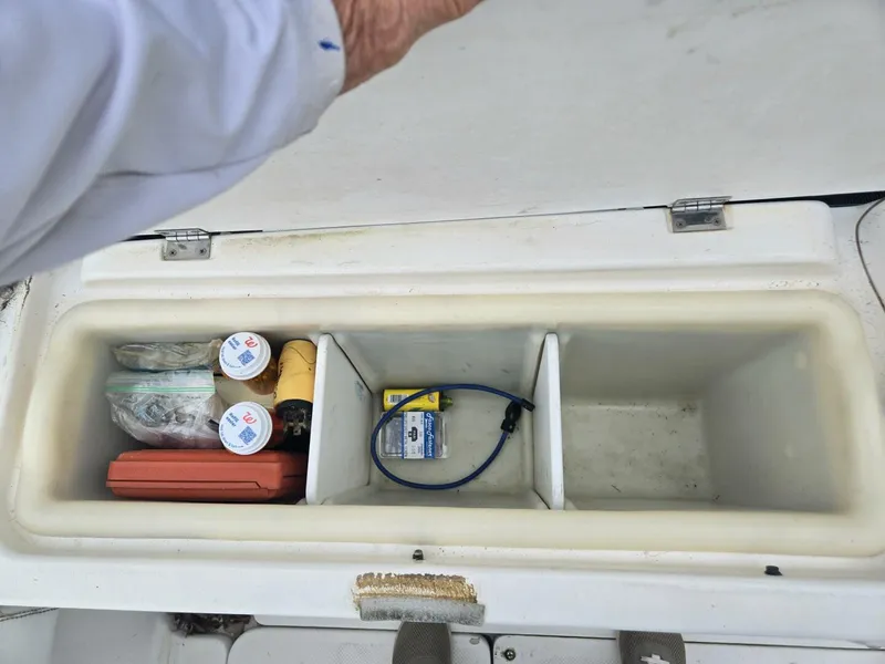 Slide: The Image of Trophy 2503 Center Console 1998 - 5118379