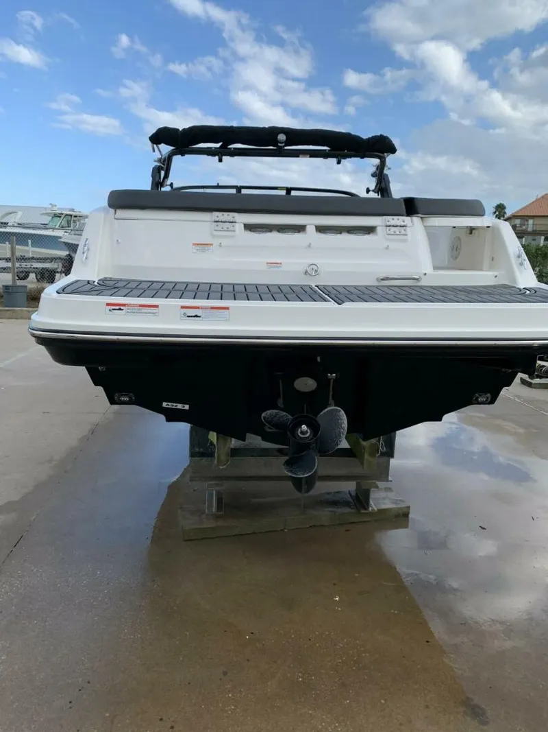 Slide: The Image of Bayliner VR6 Bowrider 2020 - 5118629