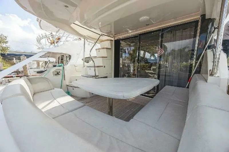 Slide: The Image of Sea Ray L590 Fly 2018 - 5118759