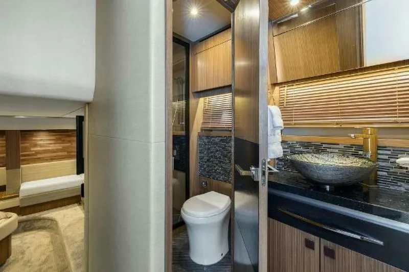 Slide: The Image of Sea Ray L590 Fly 2018 - 5118780