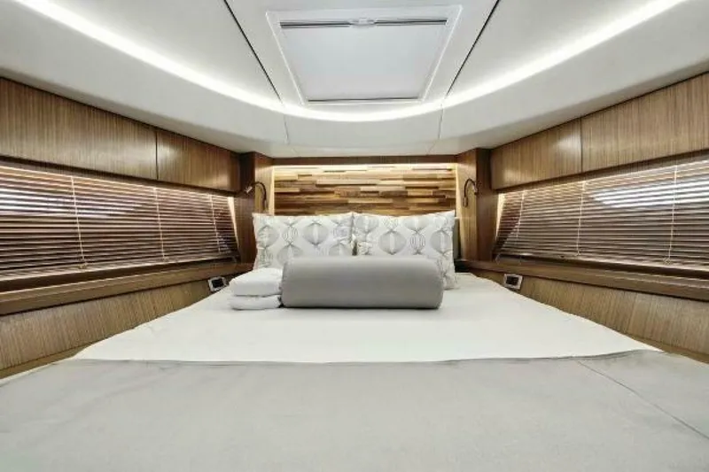 Slide: The Image of Sea Ray L590 Fly 2018 - 5118782