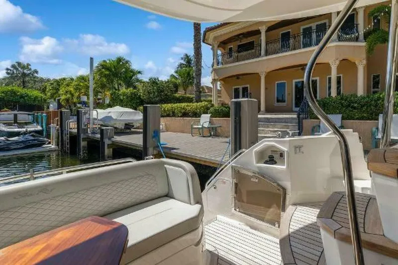 Slide: The Image of Sea Ray L590 Fly 2018 - 5118762