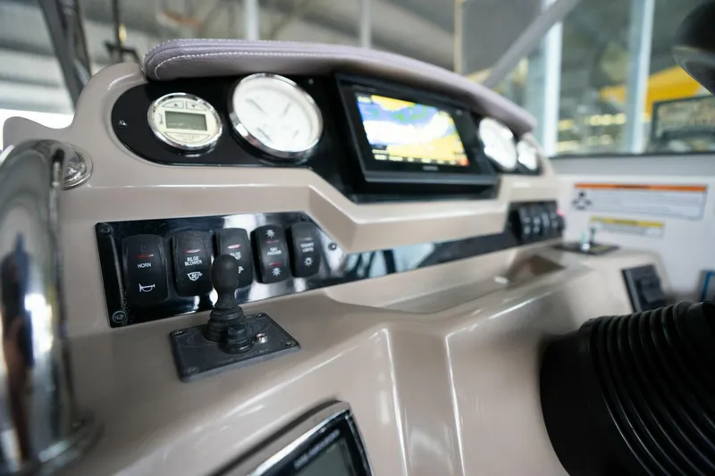 Slide: The Image of Regal 28 Express 2016 - 5119571