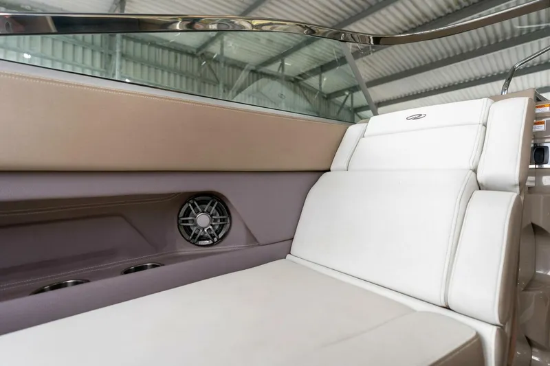 Slide: The Image of Regal 28 Express 2016 - 5119576