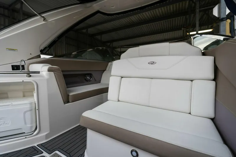 Slide: The Image of Regal 28 Express 2016 - 5119580