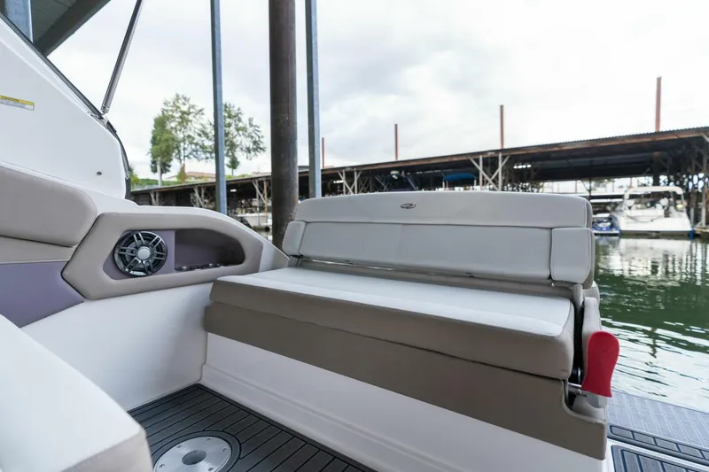 Slide: The Image of Regal 28 Express 2016 - 5119585