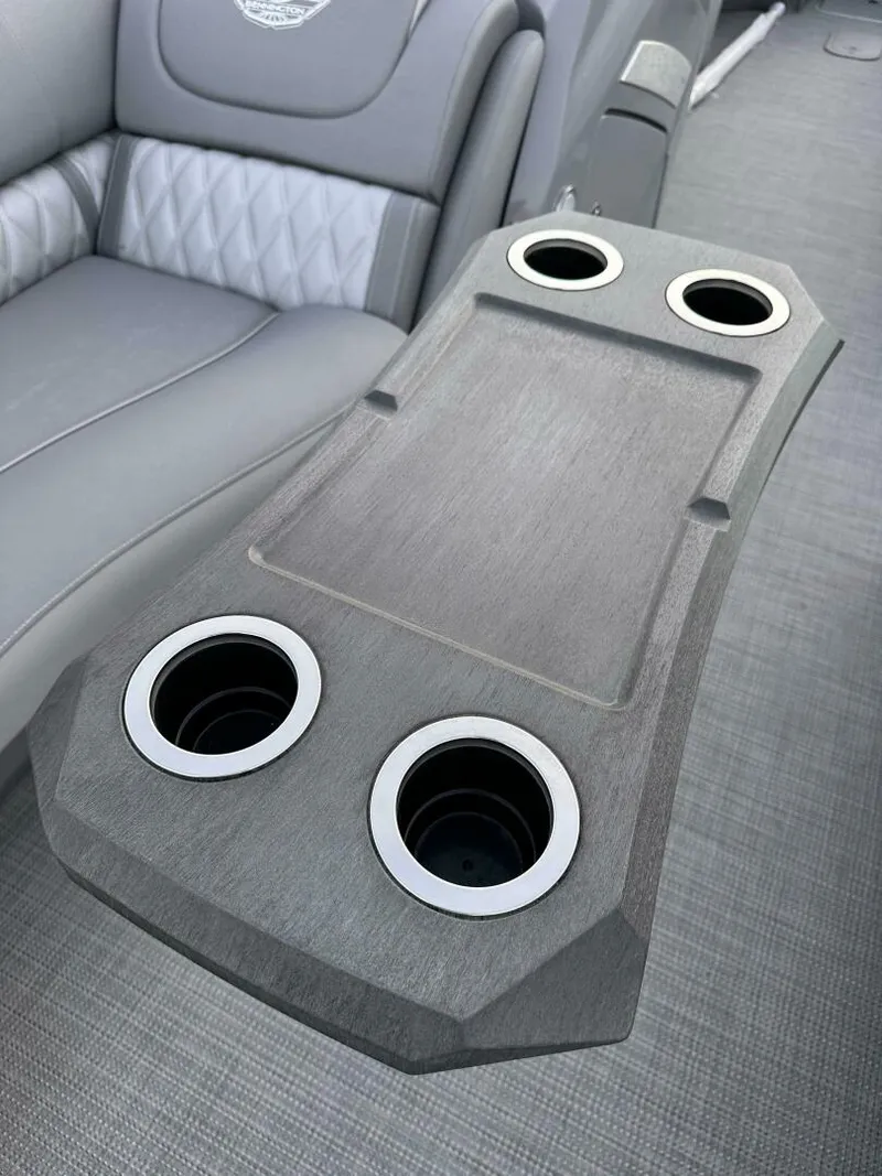 Slide: The Image of Bennington 24 LXS FASTBACK SPORT 2024 - 5124357