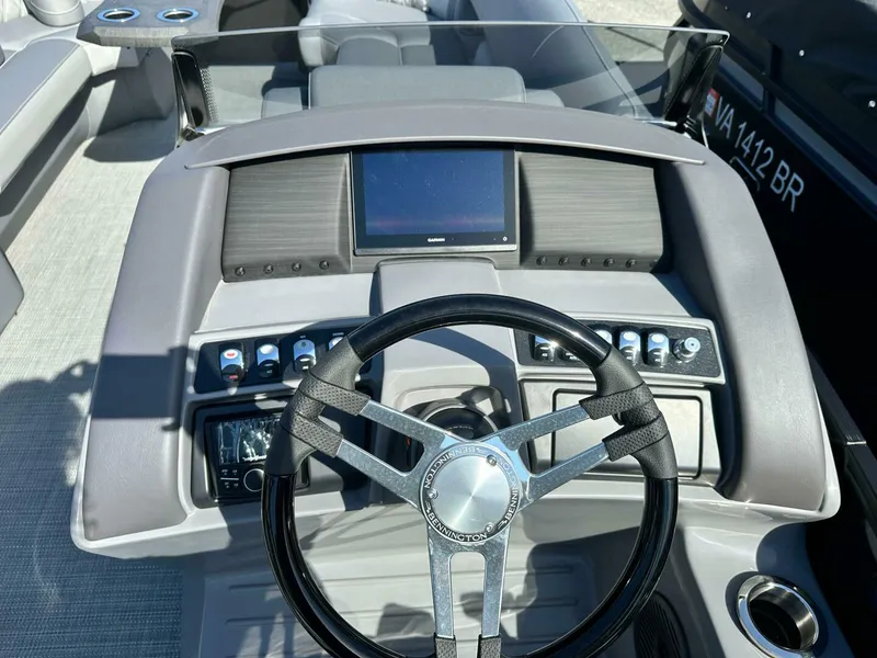 Slide: The Image of Bennington 24 LXS FASTBACK SPORT 2024 - 5124360