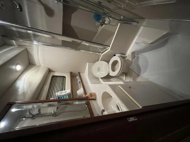 Slide: The Image of Bayliner 4788 Pilot House Motoryacht 2000 - 7511182