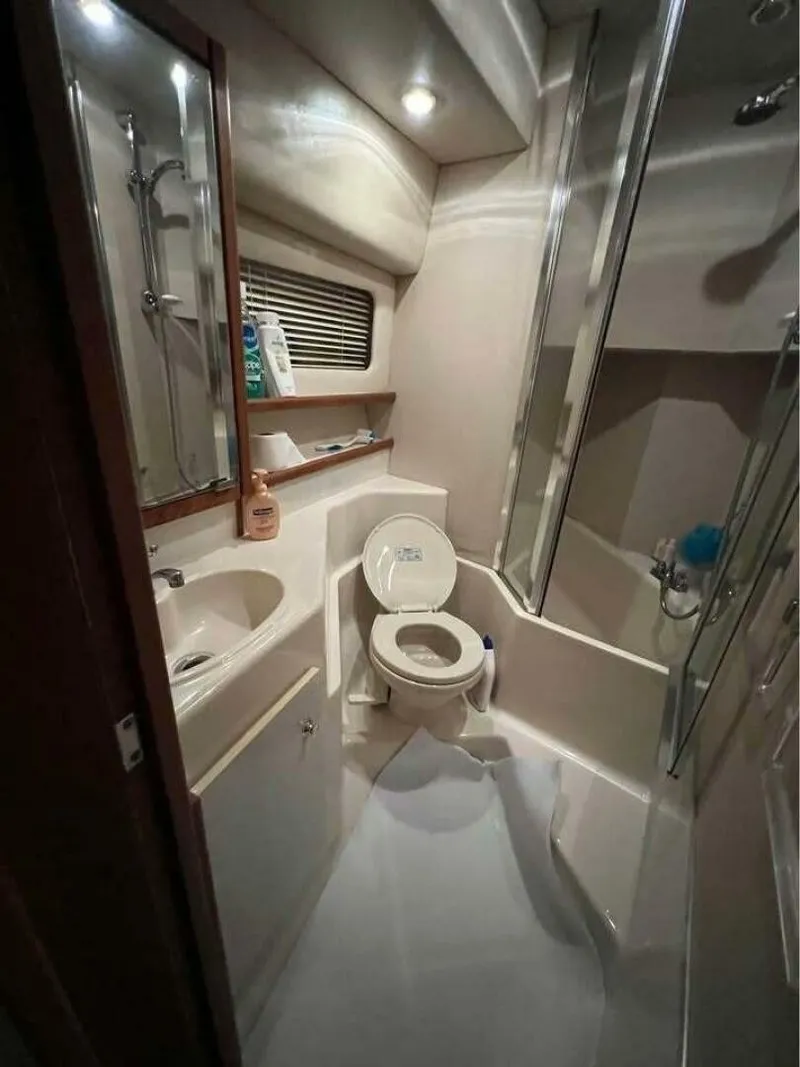 Slide: The Image of Bayliner 4788 Pilot House Motoryacht 2000 - 8171825