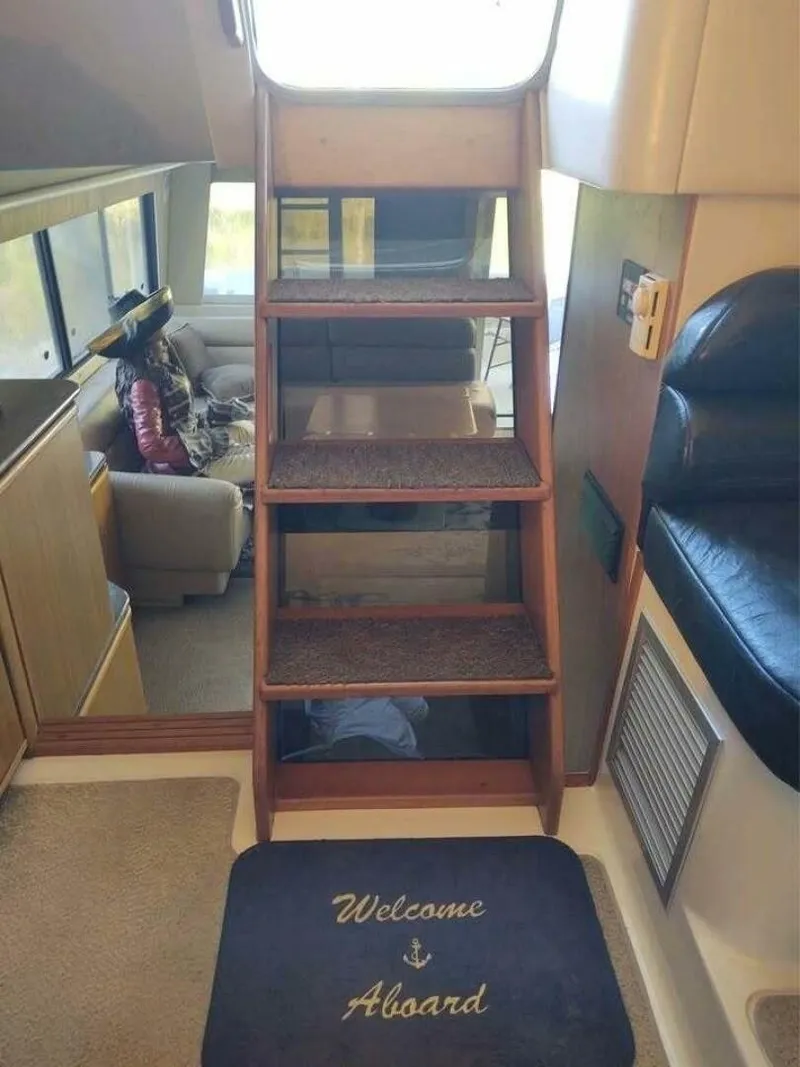 Slide: The Image of Bayliner 4788 Pilot House Motoryacht 2000 - 7511164